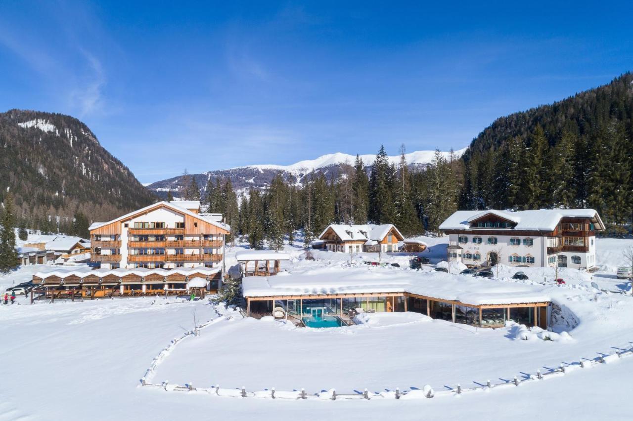 Hotel Dolomitenhof & Chalet Alte Post Sexten Екстериор снимка