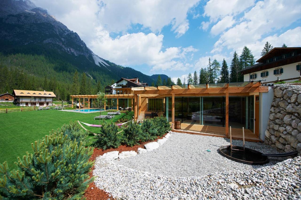 Hotel Dolomitenhof & Chalet Alte Post Sexten Екстериор снимка