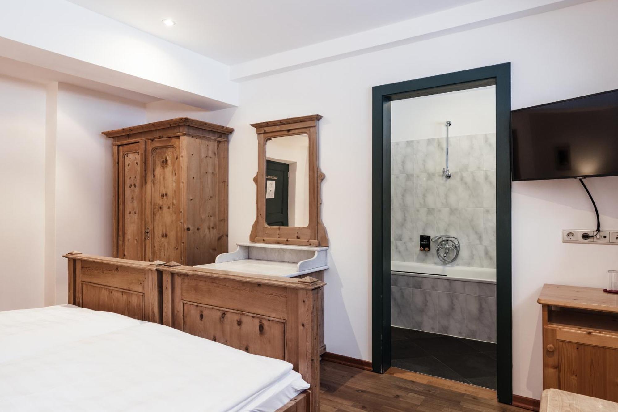 Hotel Dolomitenhof & Chalet Alte Post Sexten Екстериор снимка