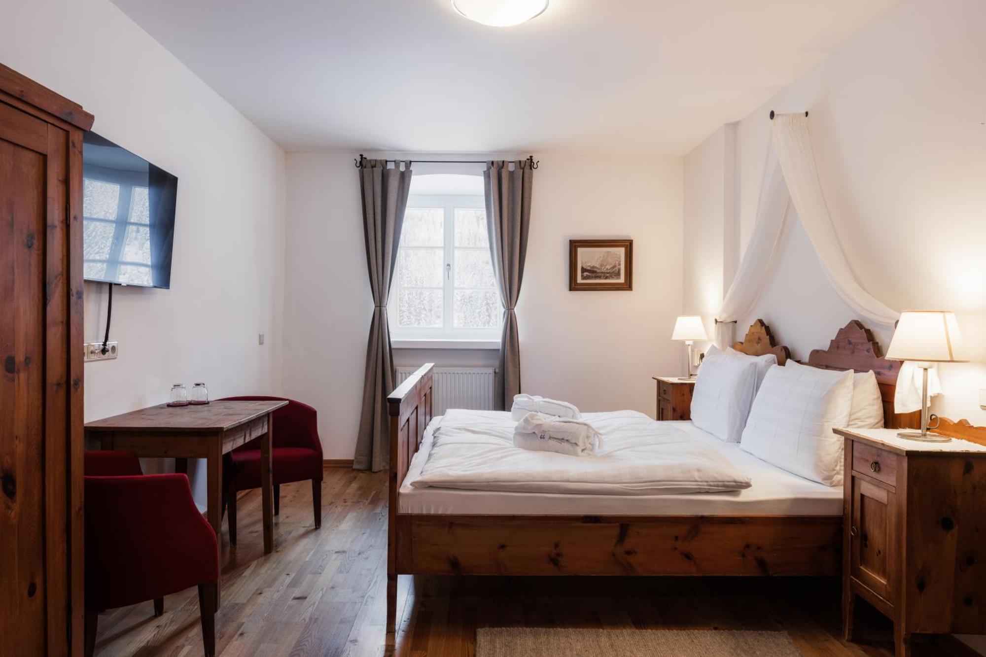 Hotel Dolomitenhof & Chalet Alte Post Sexten Екстериор снимка