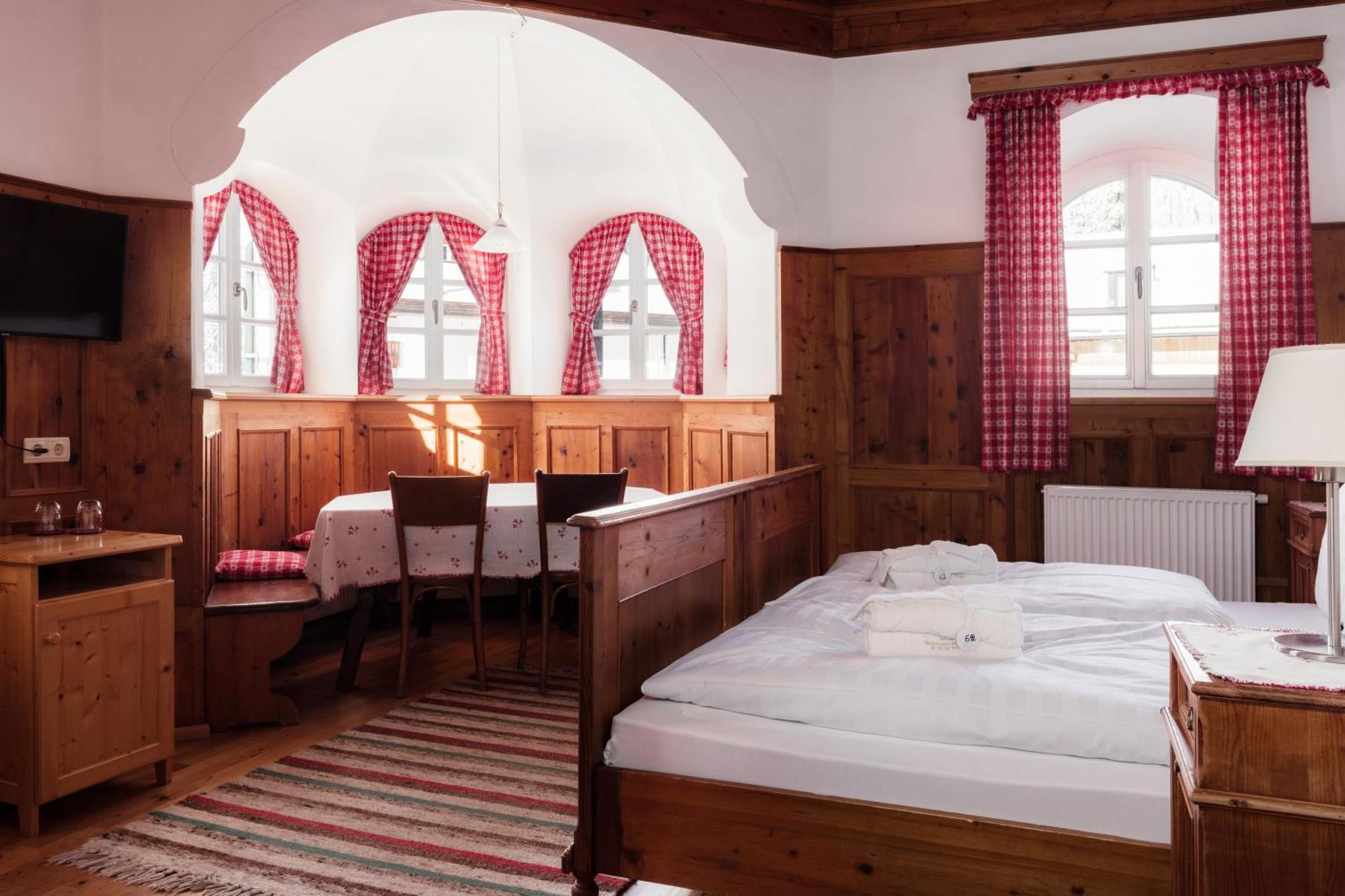 Hotel Dolomitenhof & Chalet Alte Post Sexten Екстериор снимка
