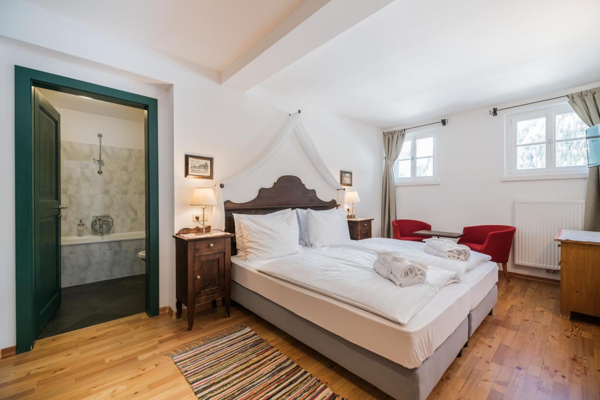 Hotel Dolomitenhof & Chalet Alte Post Sexten Екстериор снимка
