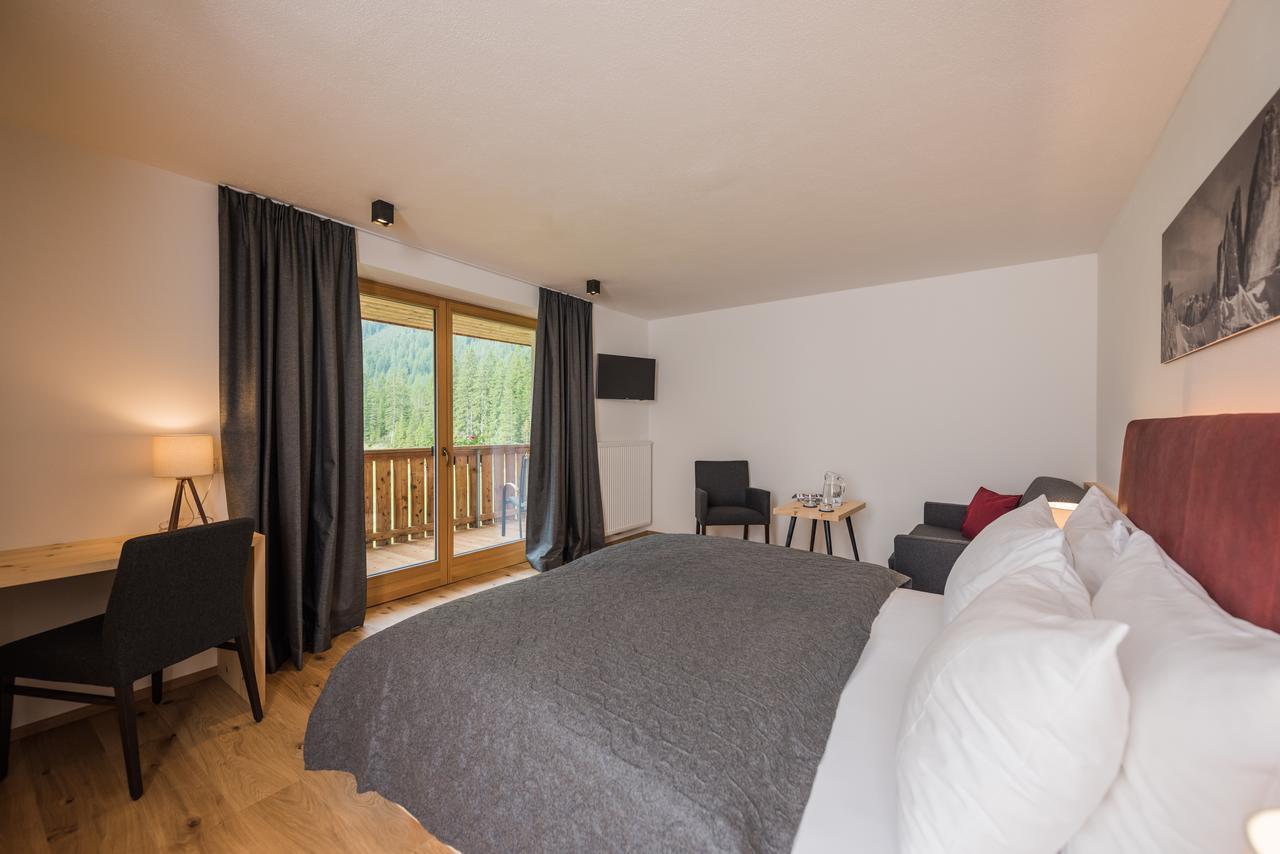 Hotel Dolomitenhof & Chalet Alte Post Sexten Екстериор снимка